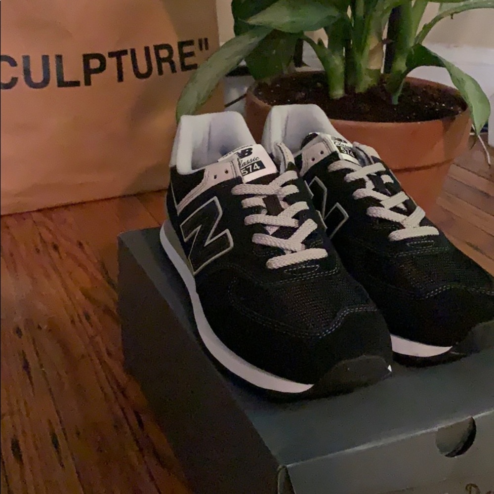 NWT BLACK NEW BALANCE 574